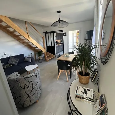 Holiday home Maison Chaleureuse Avec Terrasse Privative Proche De La Gare Et Du Centre-ville *