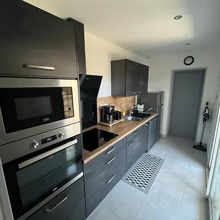 Maison Chaleureuse Avec Terrasse Privative Proche De La Gare Et Du Centre-ville Rochefort (Charente-Maritime)