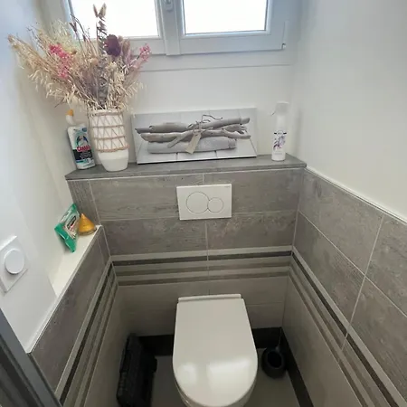 Maison Chaleureuse Avec Terrasse Privative Proche De La Gare Et Du Centre-ville Rochefort (Charente-Maritime)