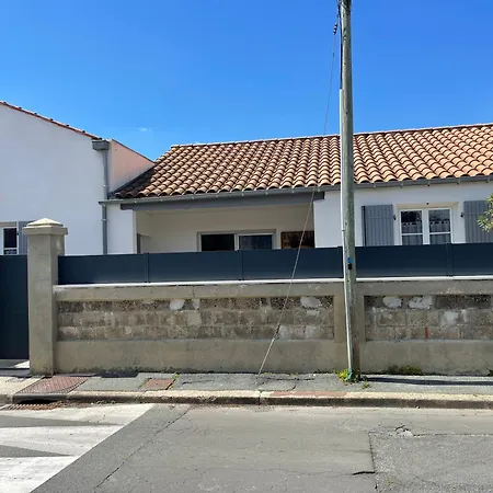 Maison Chaleureuse Avec Terrasse Privative Proche De La Gare Et Du Centre-ville Rochefort (Charente-Maritime)
