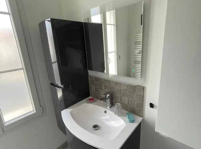 Сasa de vacaciones Maison Chaleureuse Avec Terrasse Privative Proche De La Gare Et Du Centre-ville *