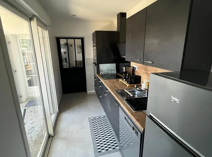 Maison Chaleureuse Avec Terrasse Privative Proche De La Gare Et Du Centre-ville Сasa de vacaciones Rochefort (Charente-Maritime)